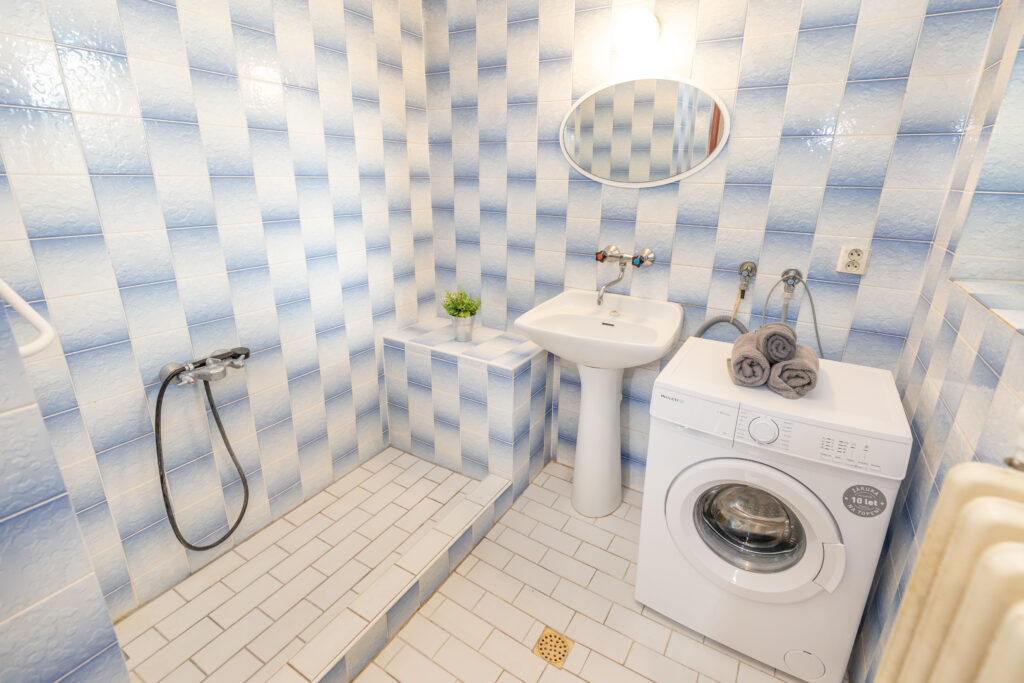 rodinny dom na predaj jarovce - kupelna