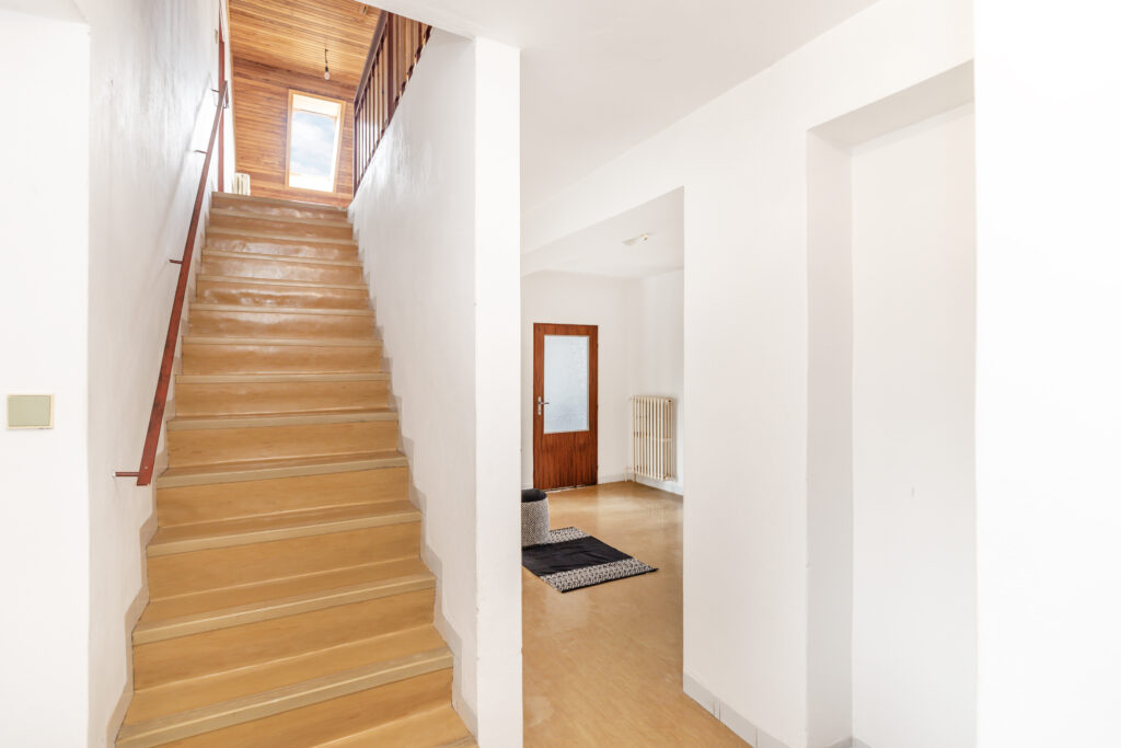 rodinny dom na predaj, jarovce - schodisko